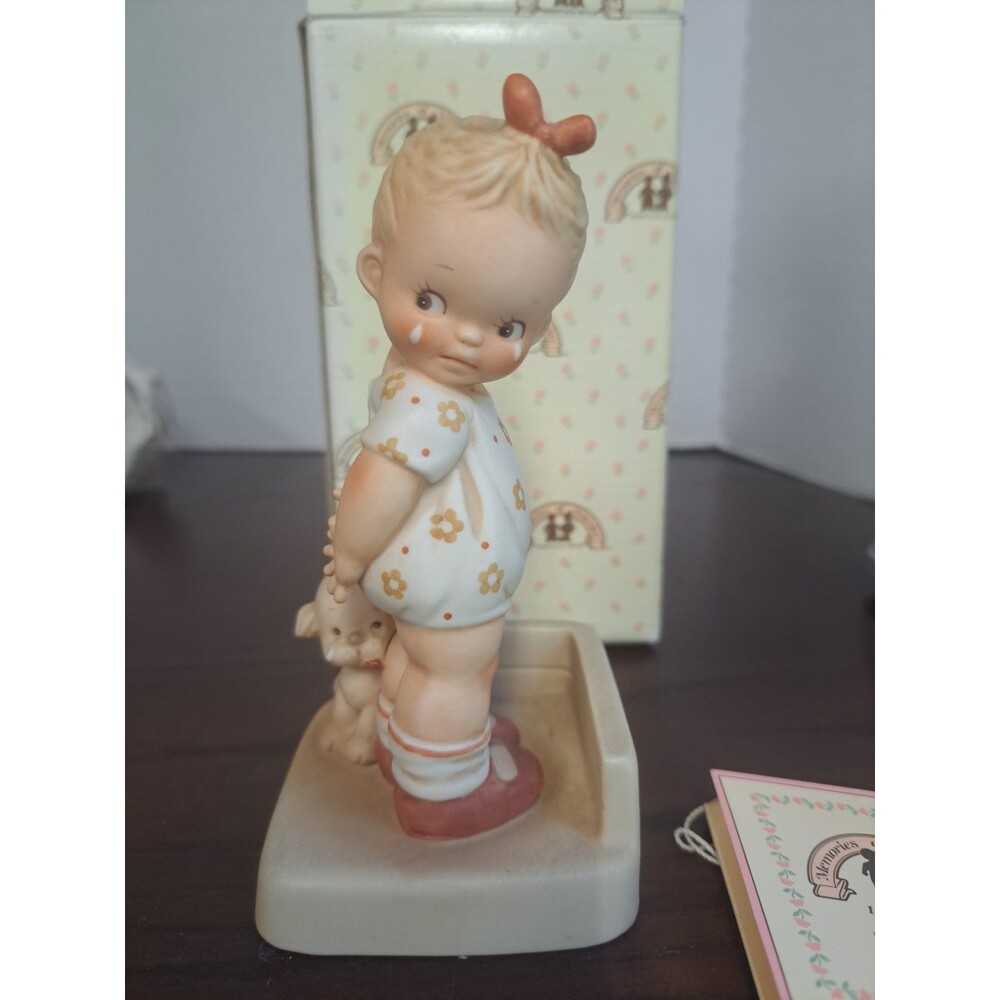 1987 Enesco Memories Of Yesterday Anyway, Fido Loves Me Girl In Corner Figurine